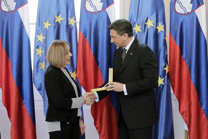 Predsednik Republike Slovenije Borut Pahor je Mileni Zupančič vročil odlikovanje zlati red za zasluge na slovesnosti v Predsedniški palači